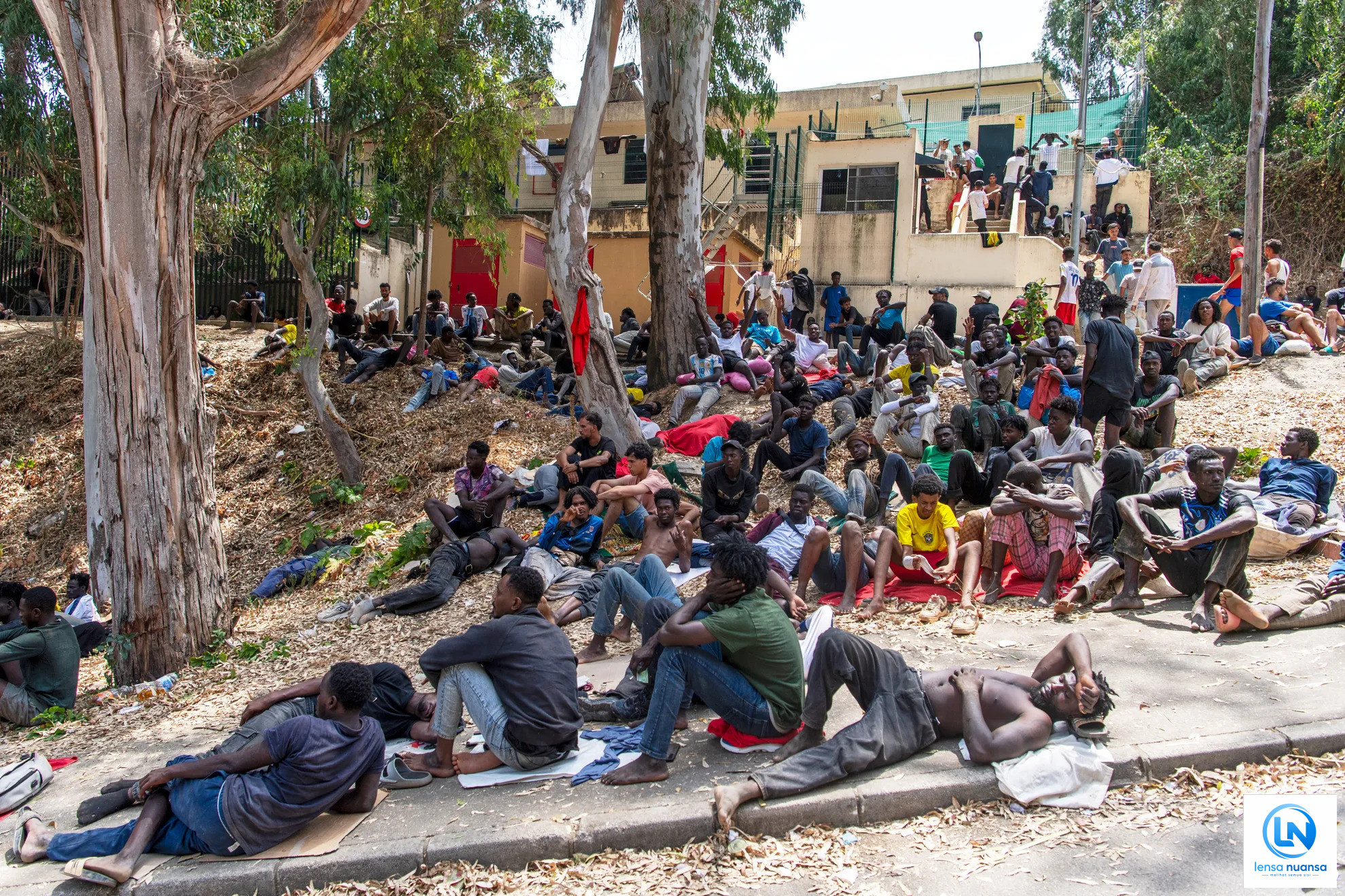 Ratusan Migran Maroko Telantar di Luar Pusat Penampungan Ceuta, Fasilitas Kewalahan