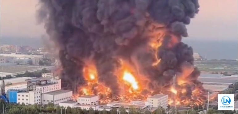 Gudang Logistik di Qingdao China Terbakar Hebat, Asap Hitam Membumbung Tinggi