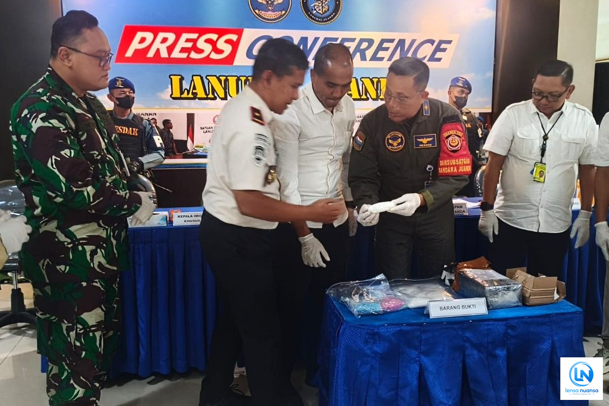 WN Malaysia Ditangkap di Bandara Juanda, Selundupkan 990 Gram Sabu dan 1.089 Butir Ekstasi dengan Modus Korset
