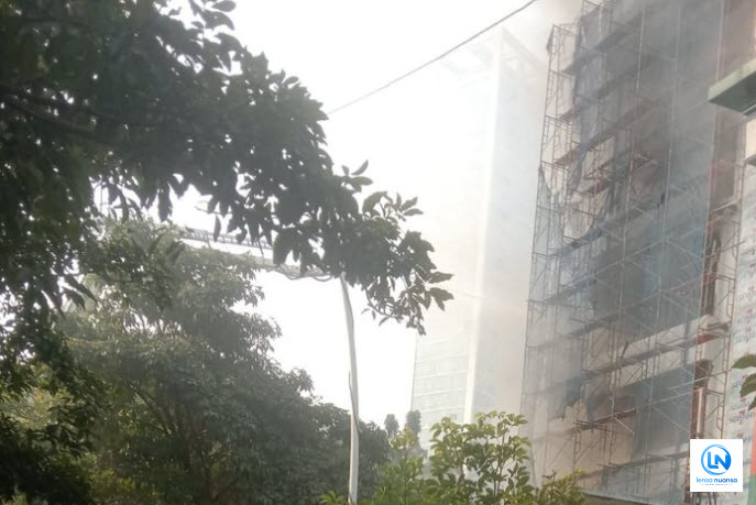 Kebakaran Melanda Gedung Ruko Central di Cikini Menteng, 22 Unit Damkar Diterjunkan