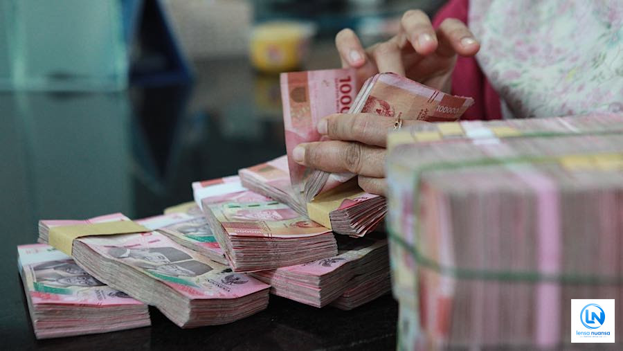 "Makan Tabungan" Berlanjut, Rata-Rata Saldo Warga RI Kini Terendah dalam 7 Tahun Terakhir