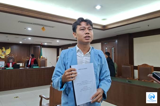 Jelang Wisuda, Mahasiswa Universitas Riau Khariq Anhar Malah Dituntut 6 Bulan Penjara Gara-gara Meme "Timpa Teks"