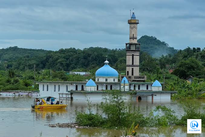 Kemarau Bikin Sisa Permukiman Muncul di Waduk Karian Lebak, Air Turun 80 Sentimeter