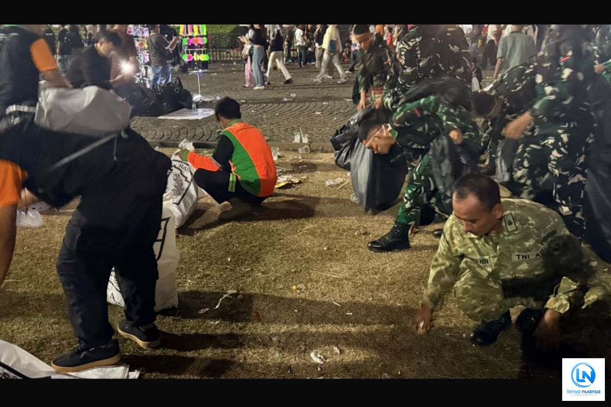 Usai Upacara HUT ke-81 RI, 400 Personel Kodam Jaya dan Polri Bersihkan Kawasan Monas