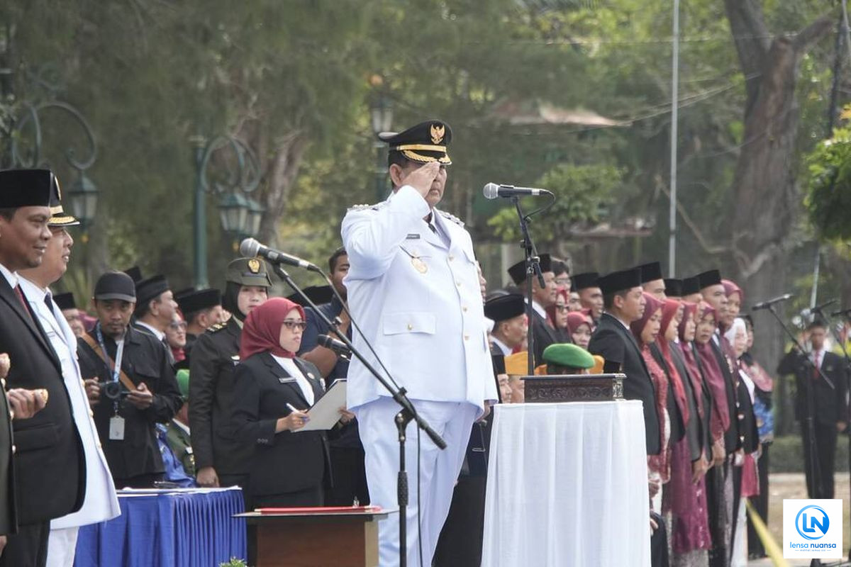 Tanpa Tenda dan Kursi VIP, Pejabat Kulon Progo Berdiri Bersama Peserta Upacara HUT ke-81 RI
