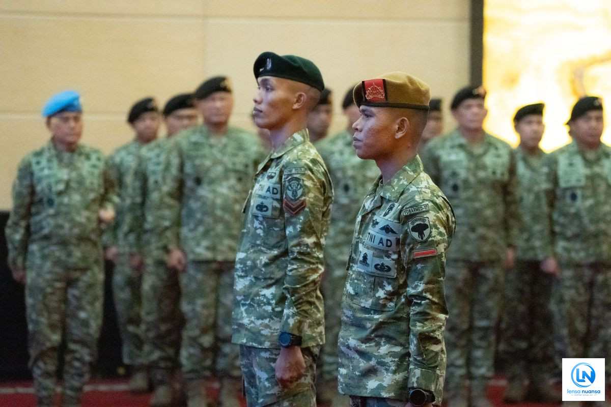Panglima TNI Beri Kenaikan Pangkat Luar Biasa kepada Dua Prajurit yang Turunkan Bendera Bulan Bintang di Aceh