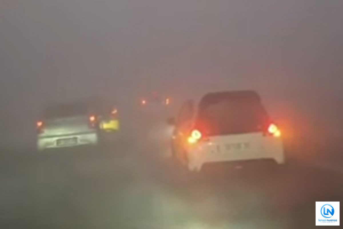Kabut Asap Pekat Selimuti Banjarbaru, Jarak Pandang Hanya 5–10 Meter