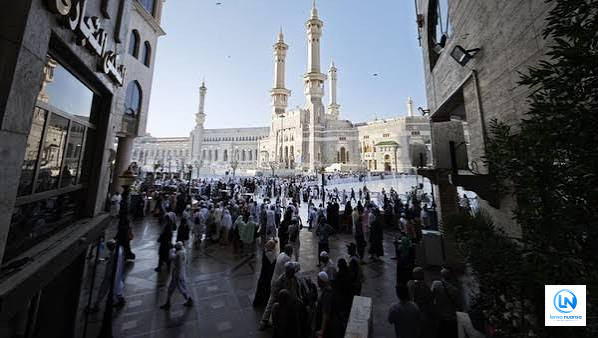 Angin Kencang dan Badai Debu Terjang Madinah, Kawasan Masjid Nabawi Mendadak Gelap Diselimuti Debu