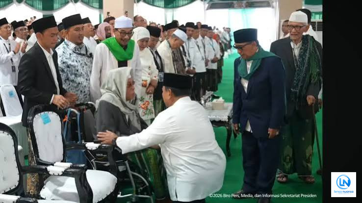 Momen Hangat di Muktamar NU: Prabowo Sungkem kepada KH Nurul Huda, Dipeluk dan Dicium Ulama