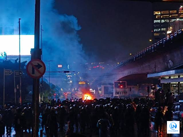 Pos Polisi di Bawah Flyover Slipi Petamburan Dibakar Massa, Kericuhan Makin Memanas