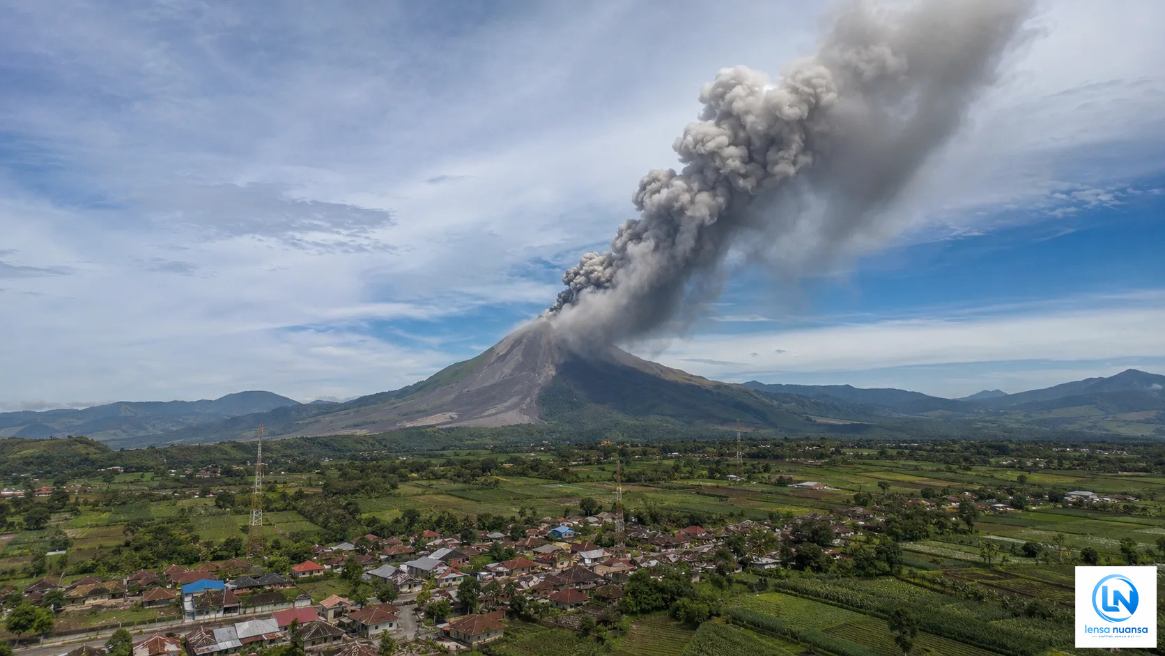 Gunung Sinabung Erupsi, Kolom Abu Membumbung 3,5 Kilometer dan Condong ke Timur-Tenggara