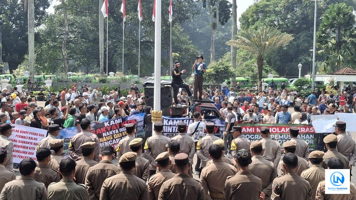 Ratusan Sopir Angkot Demo di Balai Kota Bogor, Desak Pemkot Beri Solusi soal Penataan Angkutan Umum