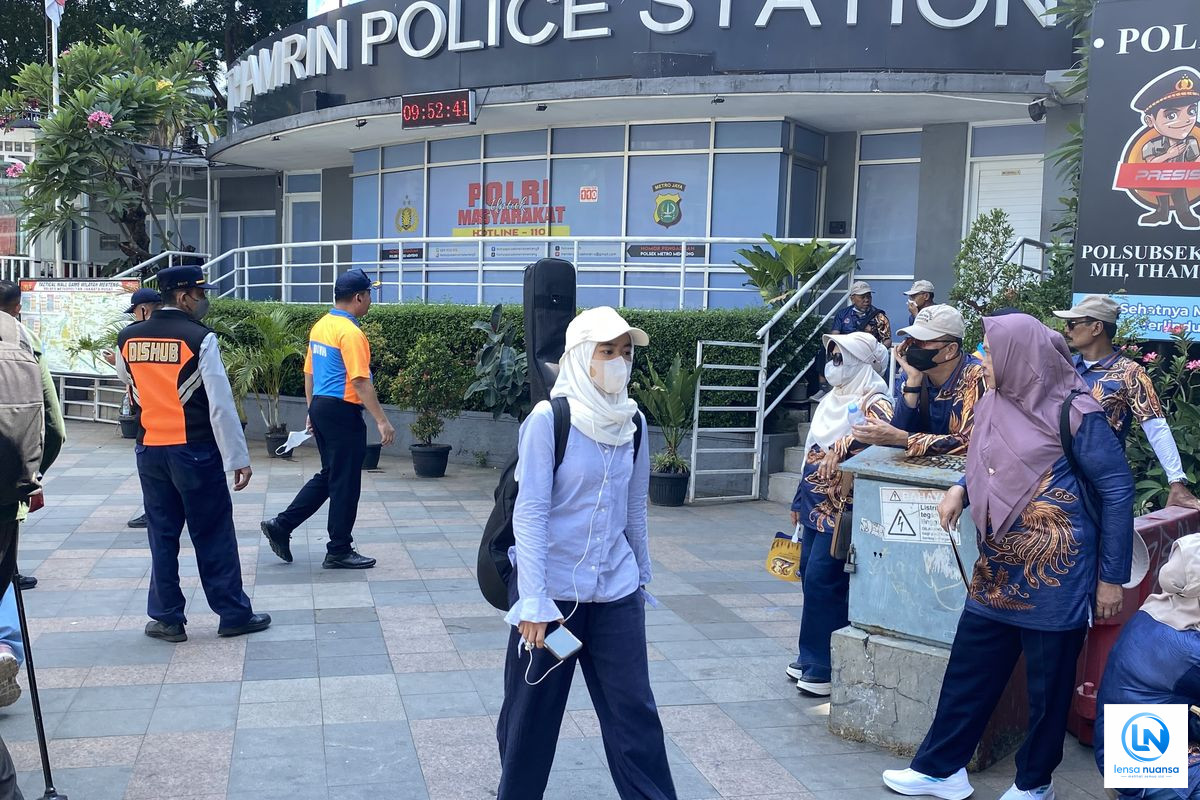 Abu Vulkanik Anak Krakatau Menyebar, Warga Diimbau Pakai Masker N95