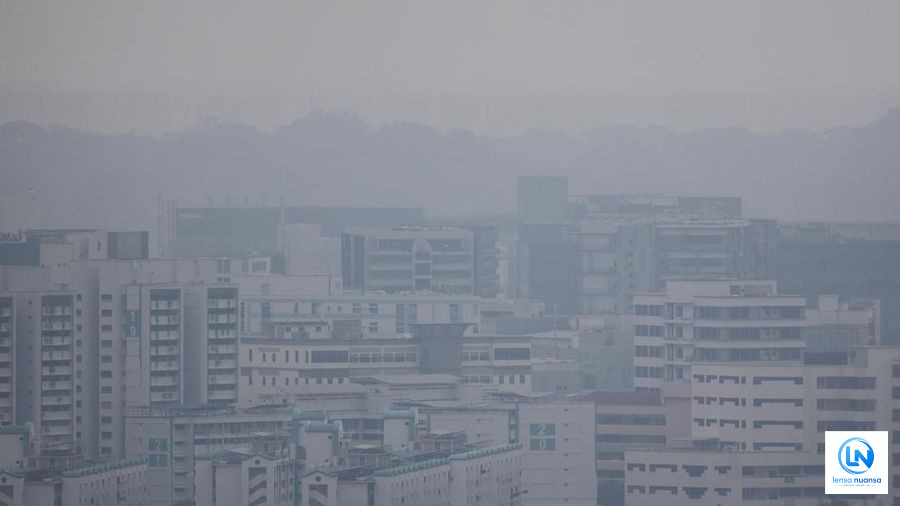 Kabut Asap Karhutla Indonesia Berdampak ke Singapura, PSI Sempat Tembus Level 105