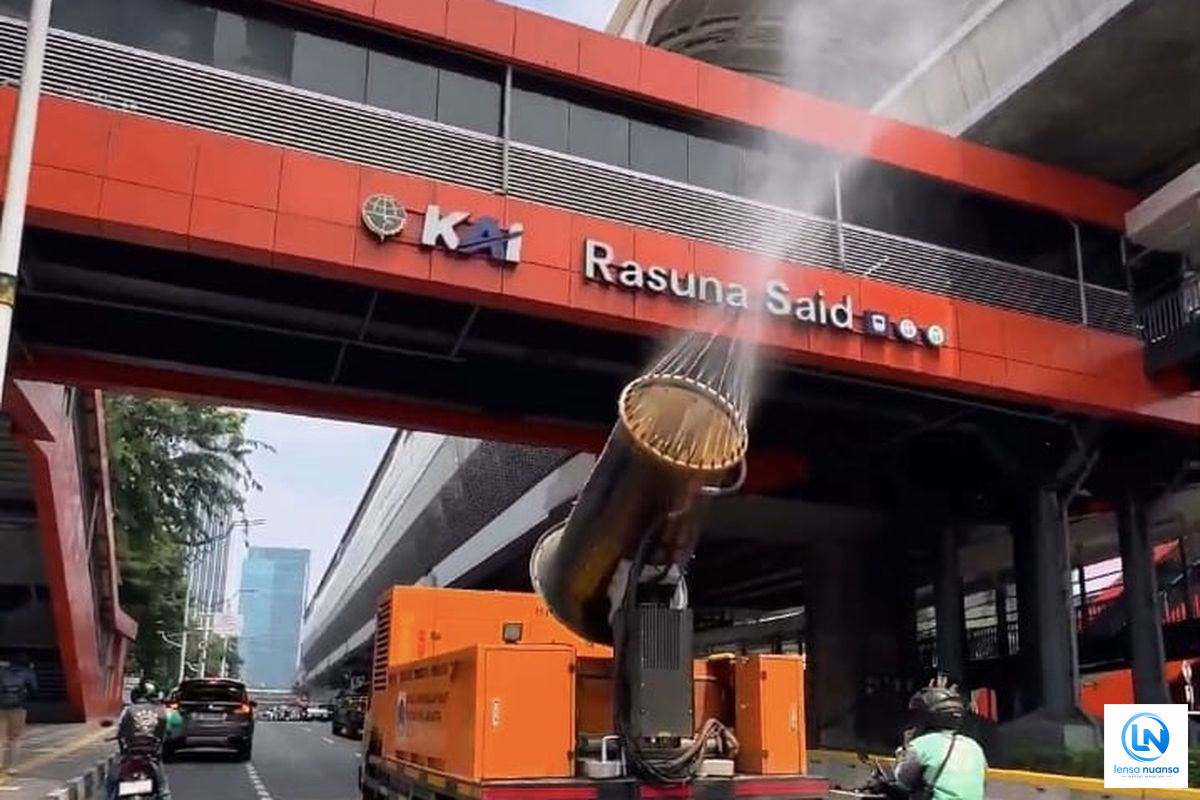 Jakarta Selatan Semprot 4.000 Liter Water Mist di Rasuna Said-Mampang untuk Tekan Polusi Udara