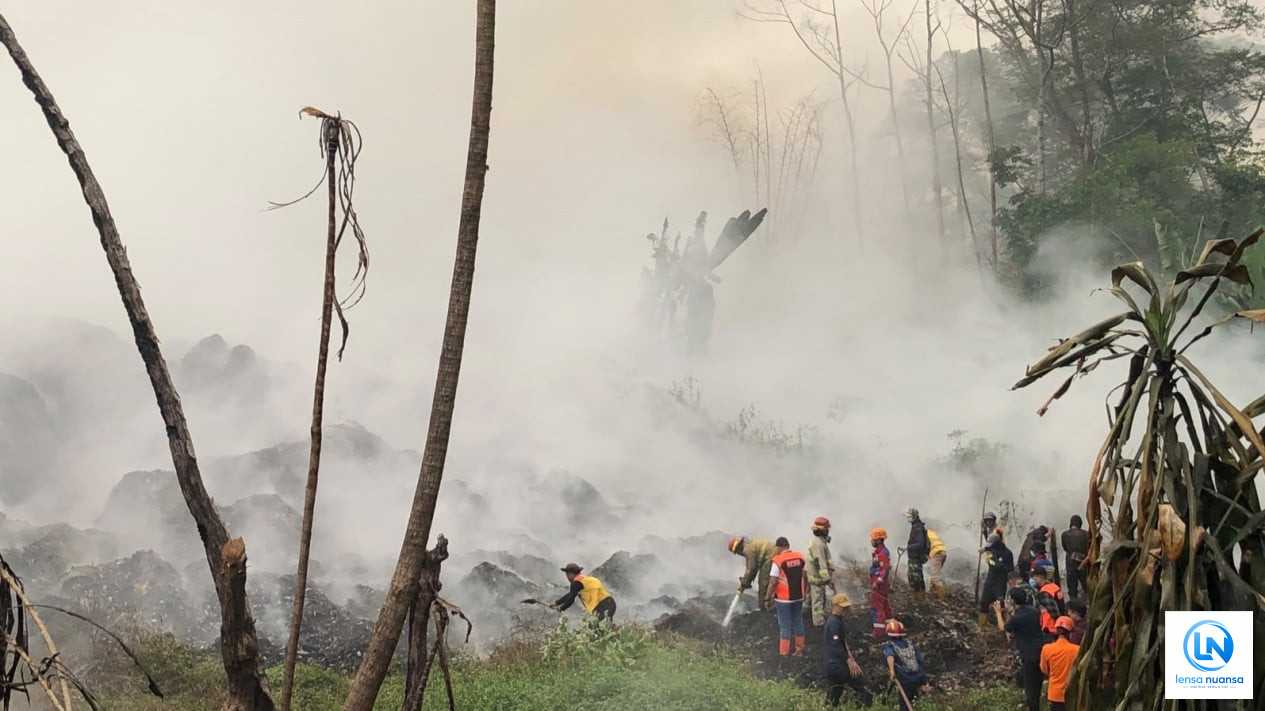 TPA Galuga Bogor Terbakar, Api Mulai Terkendali tetapi Empat Titik Masih Menyala